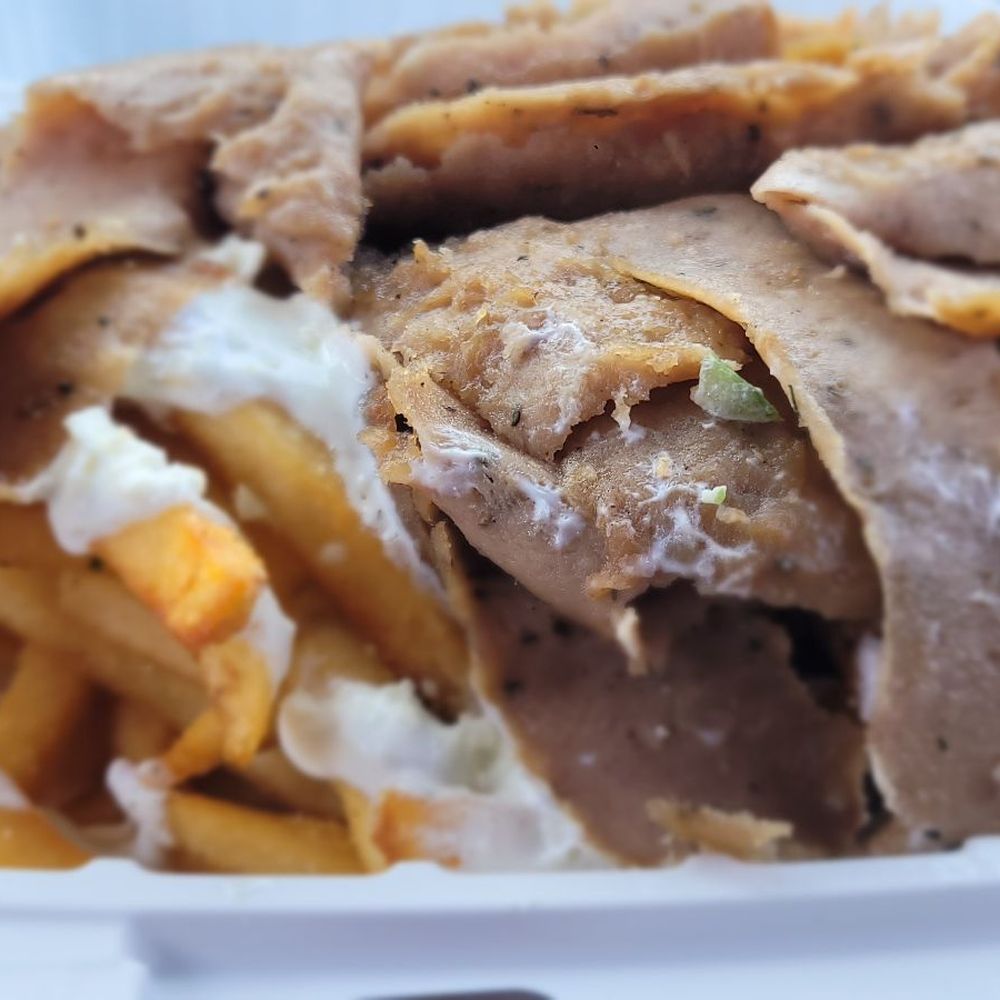 The dizzy fries has Feta, touched, we added the beef & lamb which is very tasty!