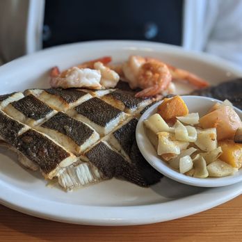 Basnight's Lone Cedar Cafe - Flounder (looks nice but tasted too fishy for me) - Seafood Near Me - Nags Head, North Carolina Basnight's Lone Cedar Cafe - Flounder (looks nice but tasted too fishy for me) - Seafood Near Me - Nags Head, North Carolina