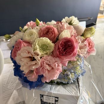 Twigs and Thyme - Flowers for the table - Florists Near Me - Beverly Hills, California Twigs and Thyme - Flowers for the table - Florists Near Me - Beverly Hills, California