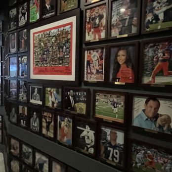 Hamilton Walker's - Great decor feature the Fighting Illini! - Seafood Near Me - Champaign, Illinois