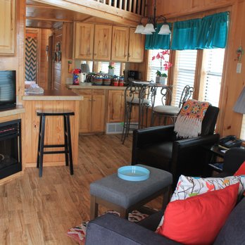 Mill Creek Ranch Resort - Bright and Cheerful Decor in Cabin 95! - Campgrounds Near Me - Canton, Texas
