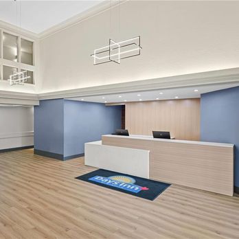 Days Inn - Reception - Hotels Near Me - Regina, Saskatchewan