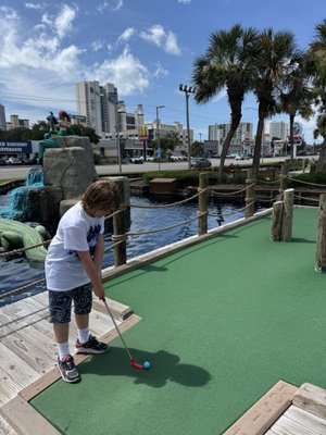 Captain Hook's Adventure Golf by null