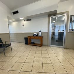 Jiffy Lube - Waiting room