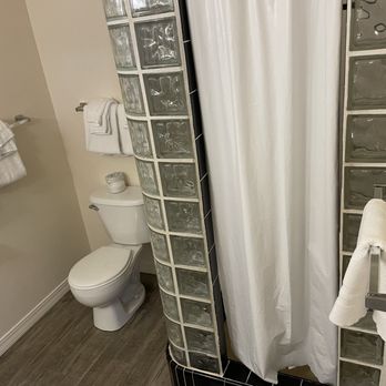 Ester Lee Oceanview Inn - Vintage glass block shower. - Hotels Near Me - Lincoln City, Oregon