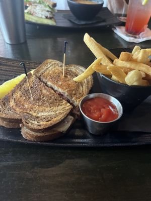 Porter Cullens Irish Pub & Restaurant by null