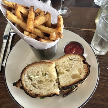 Alfie's - Chicken sandwich - New American Near Me - New York, New York