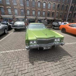 Hooters - Car show