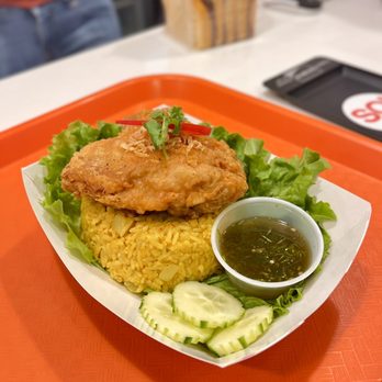 SOI Snacks - Thai paella with fried chicken on top. Sauce is sooo good! Eat with sauce! - Thai Near Me - Markham, Ontario