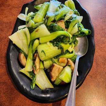 Chou's Kitchen - Stir fry Chinese mushrooms over greens - Chinese Near Me - Chandler, Arizona