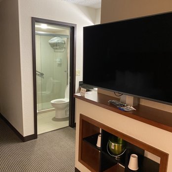 Sonesta Select Austin North - Tv and bathroom - Hotels Near Me - Austin, Texas