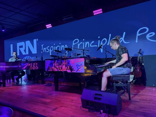Pete's Dueling Piano Bar by null
