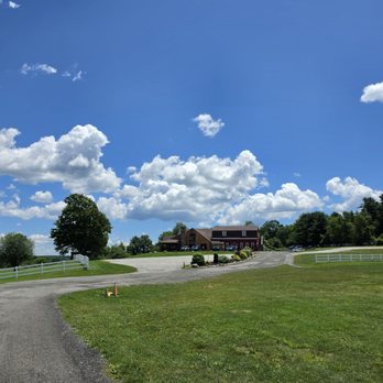 Hawk Ridge Winery - Wineries Near Me - Watertown, Connecticut Hawk Ridge Winery - Wineries Near Me - Watertown, Connecticut