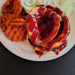 The Old Union Hotel - Texas Roadhouse burger