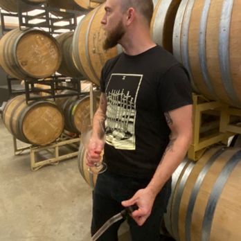 Abbey Road Farm - Lük enlightening people about Oregon wines and why his wines are different. - Bed & Breakfast Near Me - Carlton, Oregon Abbey Road Farm - Lük enlightening people about Oregon wines and why his wines are different. - Bed & Breakfast Near Me - Carlton, Oregon