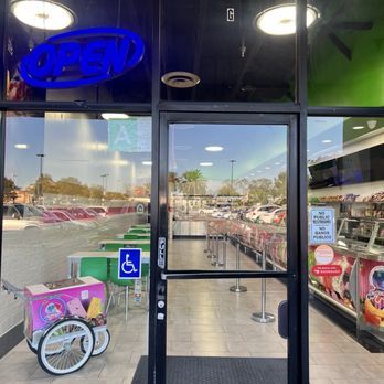 La Michoacana Premium - Front area - Ice Cream & Frozen Yogurt Near Me - Paramount, California