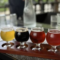 Tap & Barrel Tavern - Beer flight