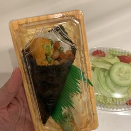 Uni Hand Roll (Sea Urchins) and salad Uni Hand Roll (Sea Urchins) and salad