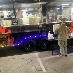 Leo's Tacos - Outside