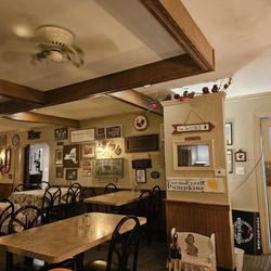 Roosters Rookery - Dining room.