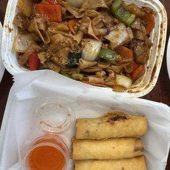 Dalis Lao Thai Cafe - Drunken Noodles, 2 Piece Spring Rolls - Thai Near Me - Sanford, Florida