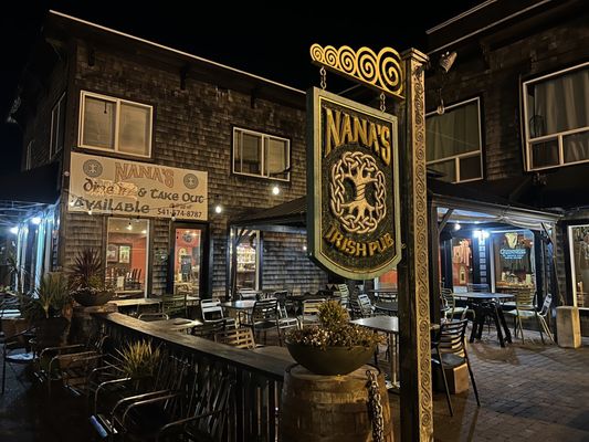 Nana's Irish Pub by null