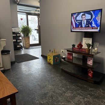 First Choice Auto Repair - Waiting Room - Transmission Repair Near Me - Crest Hill, Illinois