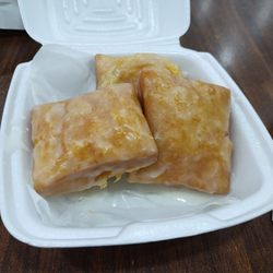 City Donuts & Cafe - Glazed beignets