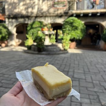 Cream And Cake Couture - Lemon cheesecake bar - Bakeries Near Me - Sedona, Arizona Cream And Cake Couture - Lemon cheesecake bar - Bakeries Near Me - Sedona, Arizona