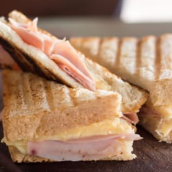 Tedeatres - Desayuno porteño: tostado y cafe con leche