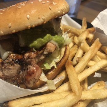 Farley's Food Fun & Pub - Chicken sandwich with quacomole - Sports Bars Near Me - Ruidoso, New Mexico