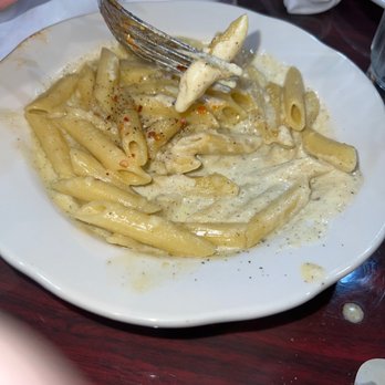 Gino's Ristorante - Penne Alfredo pasta - Italian Near Me - Palmdale, California