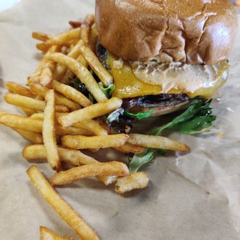 Burning Buns - Single cheeseburger - Food Trucks Near Me
