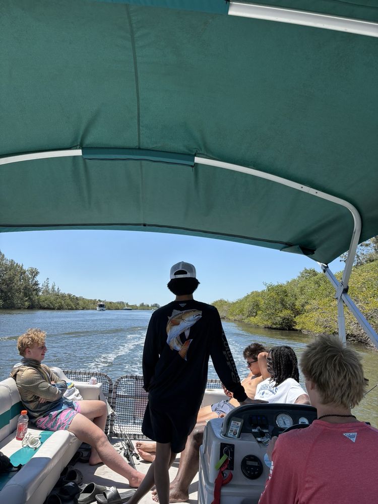 Cape Crossing Boat Rentals Logo