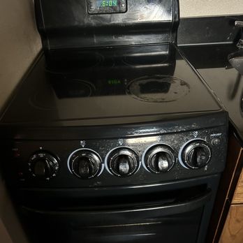Baymont by Wyndham Glendive - Grimy filthy stove. Would never use this disgusting thing. - Hotels Near Me - Glendive, Montana Baymont by Wyndham Glendive - Grimy filthy stove. Would never use this disgusting thing. - Hotels Near Me - Glendive, Montana