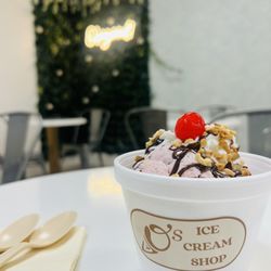 O's Ice Cream Shop - Brownie sundae with bing cherry ice cream
