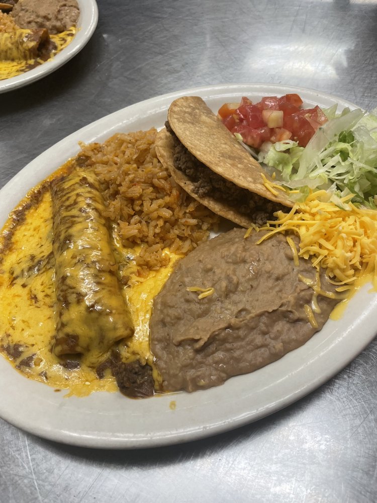 TAQUERIA ATOTONILCO Updated October 2024 744 W Kingsbury St, Seguin