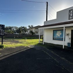 Born Hawai'i - Easy to spot from the main road.