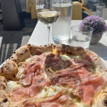 Napizza - Moscato and Mozzarella and Prosciutto pizza with Truffle Oil - Pizza Near Me - San Francisco, California Napizza - Moscato and Mozzarella and Prosciutto pizza with Truffle Oil - Pizza Near Me - San Francisco, California