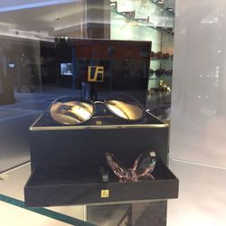 Wales Optical Company - Linda Farrow.