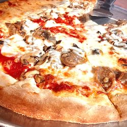 Giovanni's NY Pizza - Large Neapolitan with Extra Cheese, mushrooms and sausage.