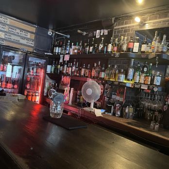 The Black Heart - Left side of the bar. - Pubs Near Me - London, XGL The Black Heart - Left side of the bar. - Pubs Near Me - London, XGL