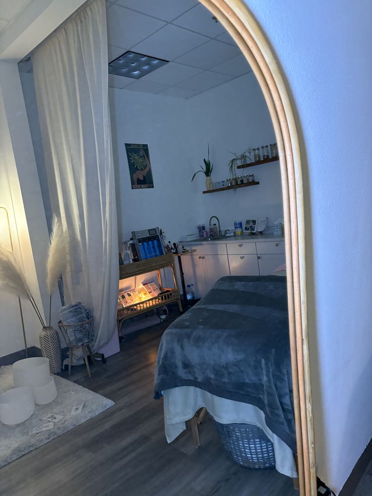 Roxanna's Soothing Touch Massage Logo