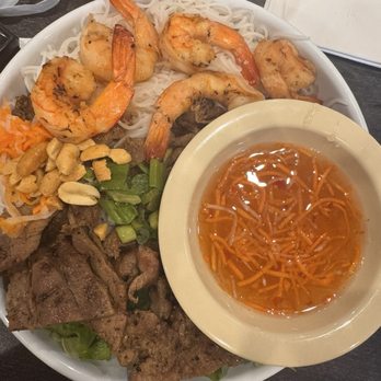 Saigon Dish - Grilled Shrimp and Pork Noodle Salad - Vietnamese Near Me - Lawndale, California