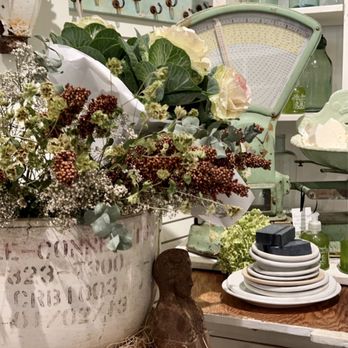 The Brocante Beach House  - Antiques Near Me - Seattle, Washington