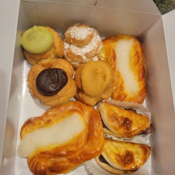 Liliha Bakery - Bakeries Near Me - Honolulu, Hawaii