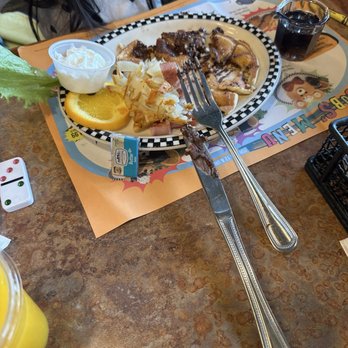 Black Bear Diner Downey - My little one orders the Chocolate Chip Pancakes, she likes them. - Diners Near Me - Downey, California