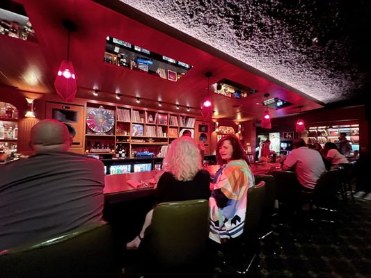 Lola's Hi/Lo Lounge by null