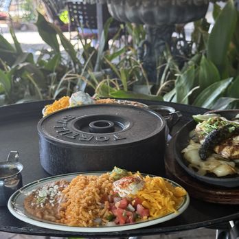 Las Palmas - The entrees and the sizzling fajitas looked amazing. - Mexican Near Me - Dallas, Texas