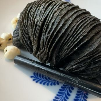 六公館 - Interesting movement of the puff pastry layers when picking up with my chopsticks - Cantonese Near Me - Hong Kong, HK